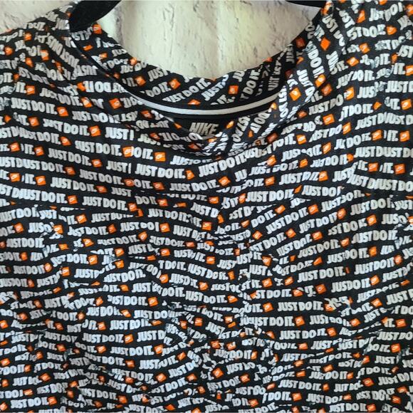 Nike Just Do It All Over Print Logo Crop Tee NWT Size Medium - Picture 4 of 11